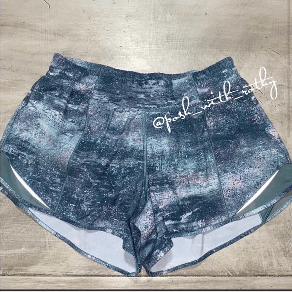 Lululemon Hotty Hot 4” Shorts